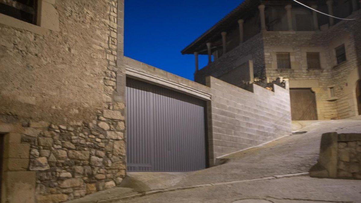 Els lladres van accedir a la casa per aquest magatzem.