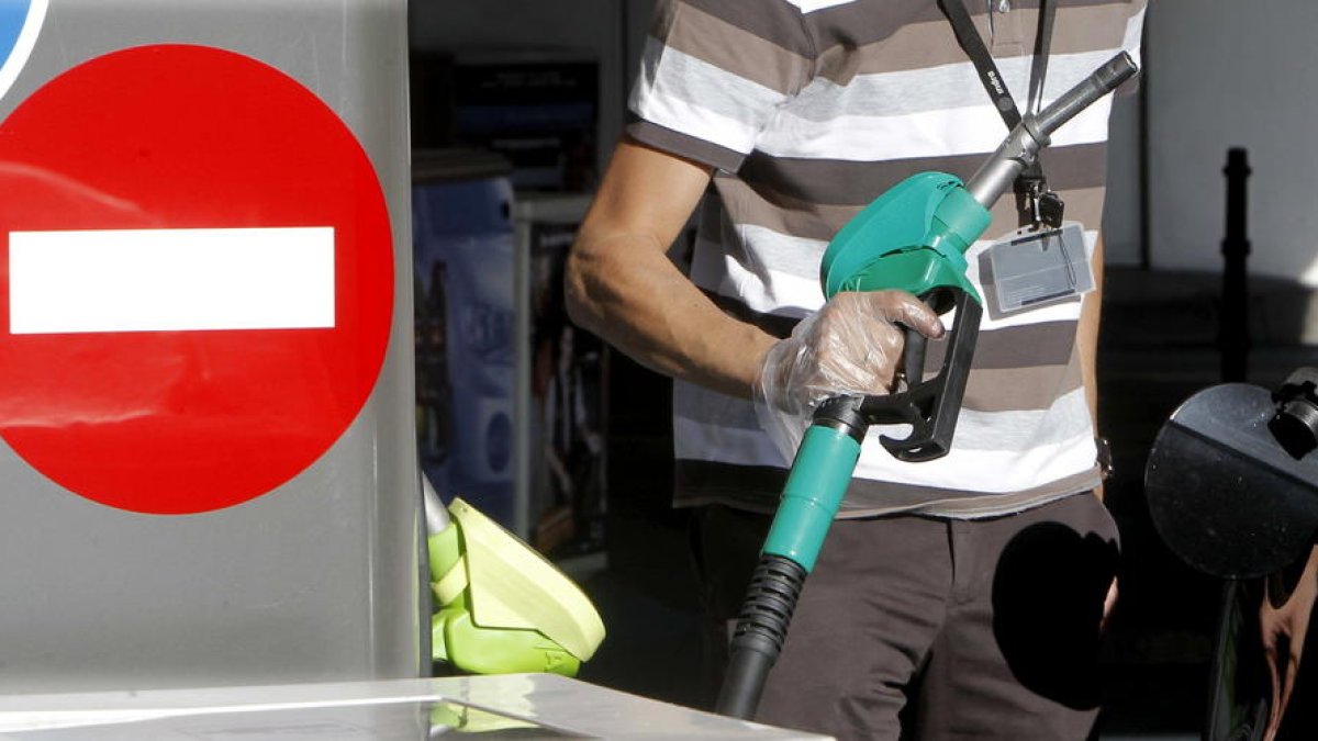 La gasolina s'encareix per quarta setmana consecutiva i es ven a 1,29 euros
