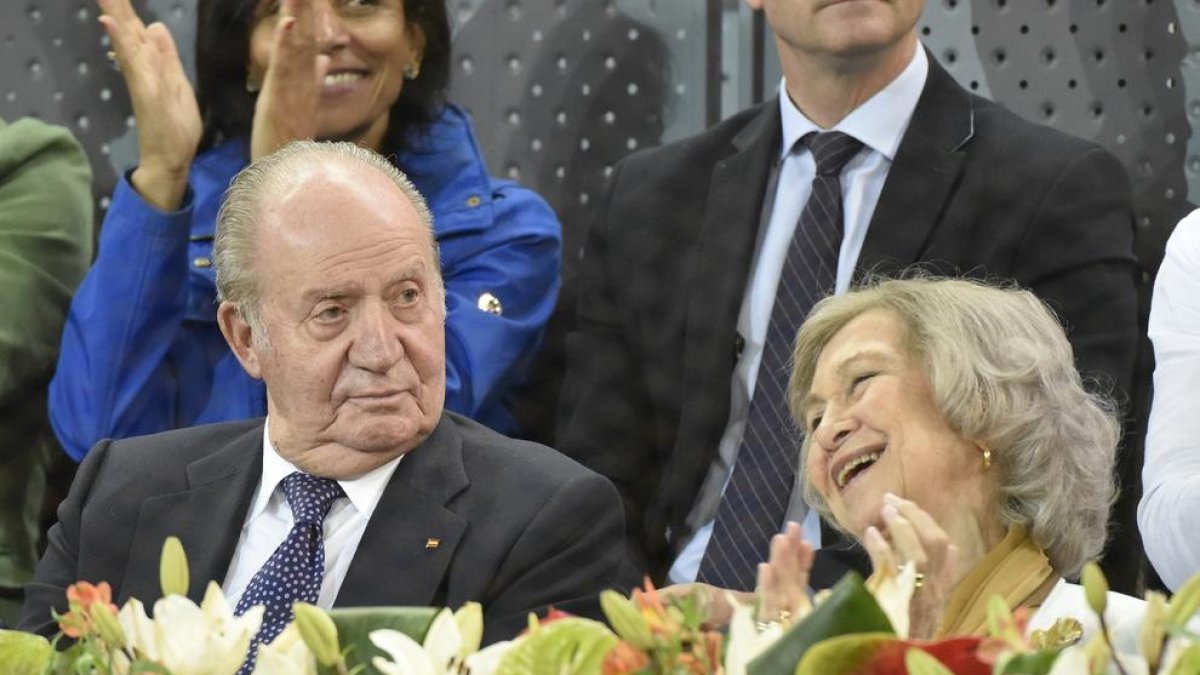 El rei emèrit Joan Carles I i Sofia, que s’haurien beneficiat de targetes ‘black’ entre el 2016 i el 2018.