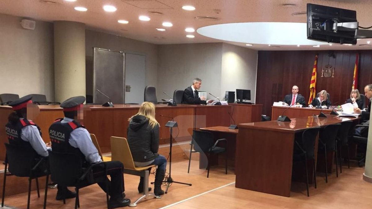 L'acusada d'intentar matar el seu marit diu que les natilles amb medicament eren per a ella