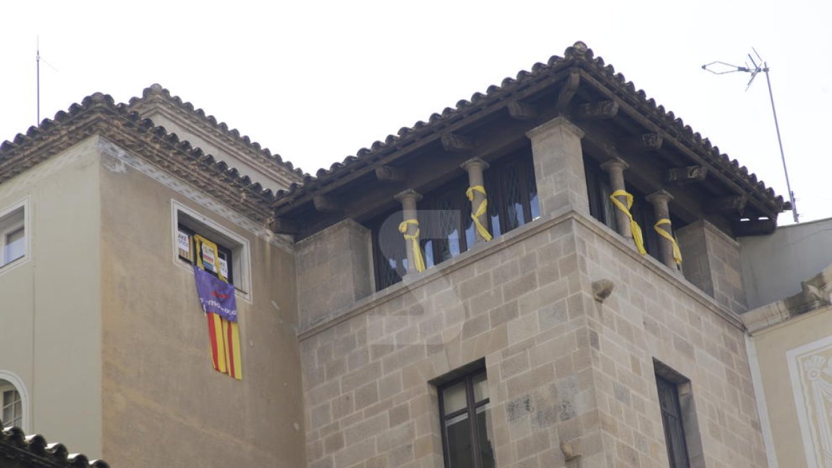 La fiscalia es querella contra el president de la Crida-CUP pels llaços grocs de l'Ajuntament de Lleida