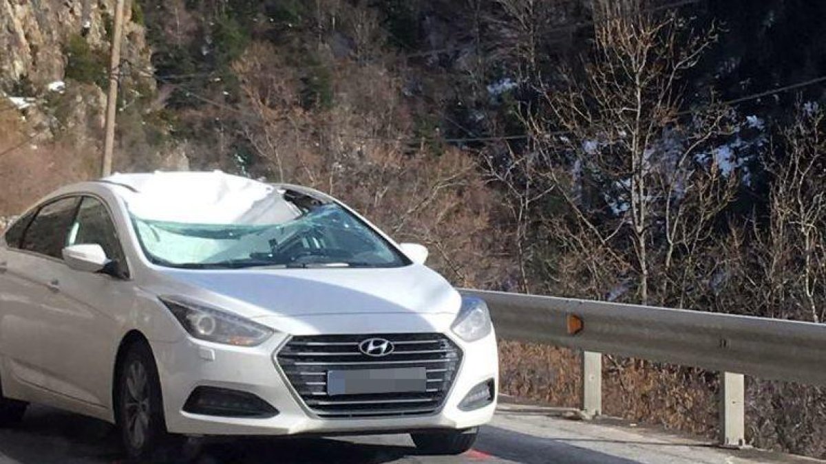 Ferit greu un conductor al caure-li un bloc de gel a l'N-230 a Montanui