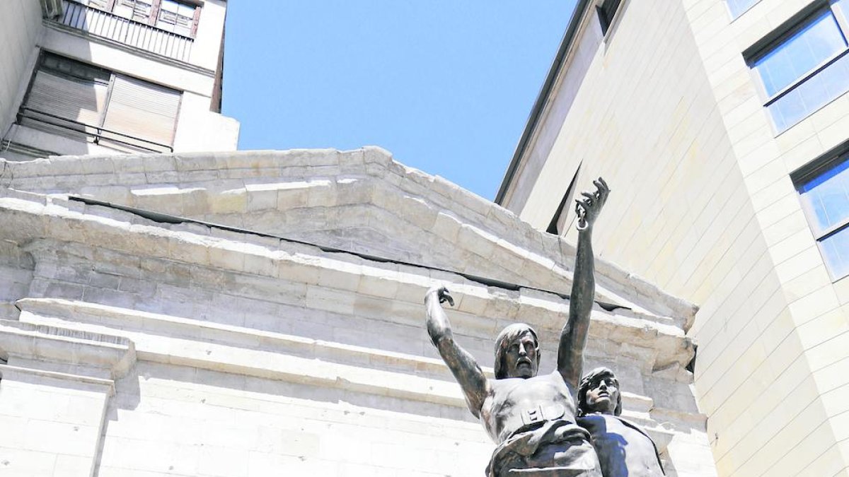 La estatua sin la lanza, desaparecida desde noviembre de 2017.