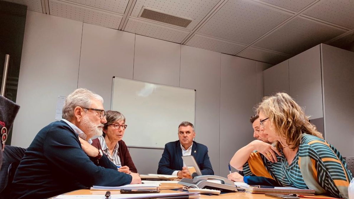 Larrosa es va reunir a Saragossa amb la presidenta de la CHE.