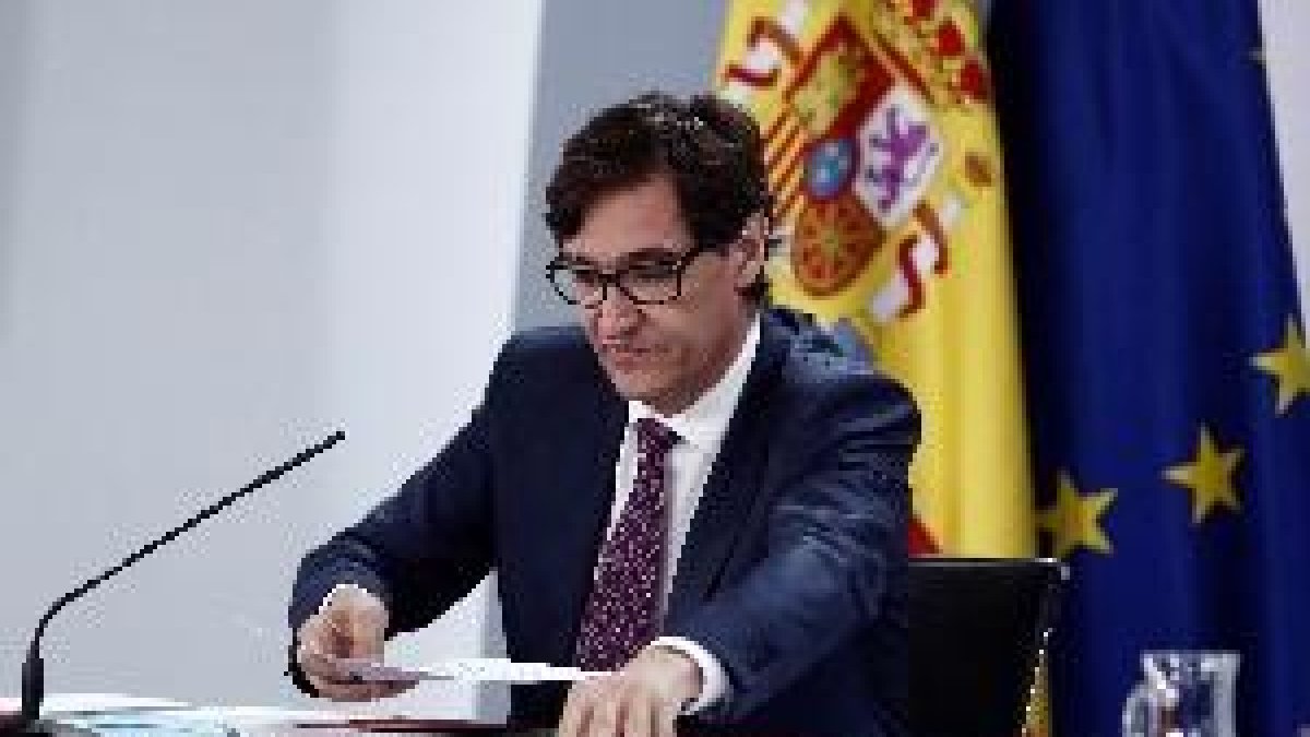 Sanidad confía aún en que la vacuna llegue en diciembre y niega un colapso de las PCR