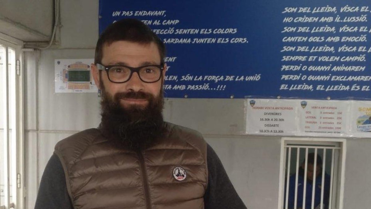 Oferta d’entrades per a un partit clau - A les oficines del club va començar ahir la venda d’entrades, d’acord amb l’oferta del club per a aquest partit, que continuarà avui de 10.30 a 13.30. Pot adquirir-se un pack de 25 entrades per a G ...