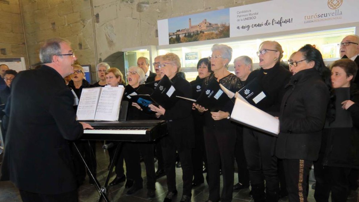 Actuació ahir de la Coral Clavellina de Torrefarrera.
