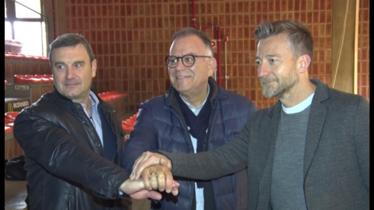 Enric Duch, Lluís Ferrer i Rafa Carpi, ahir en la visita de la Federació Europea a l’Onze de Setembre.