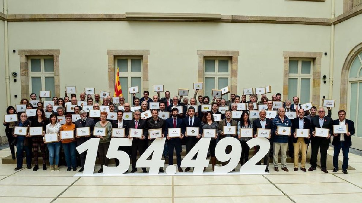 Representantes de la UFEC en el momento de presentar las firmas.