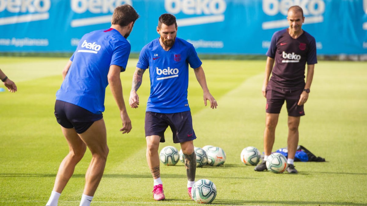 Leo Messi i Gerard Piqué durant l’entrenament d’ahir a la Ciutat Esportiva.