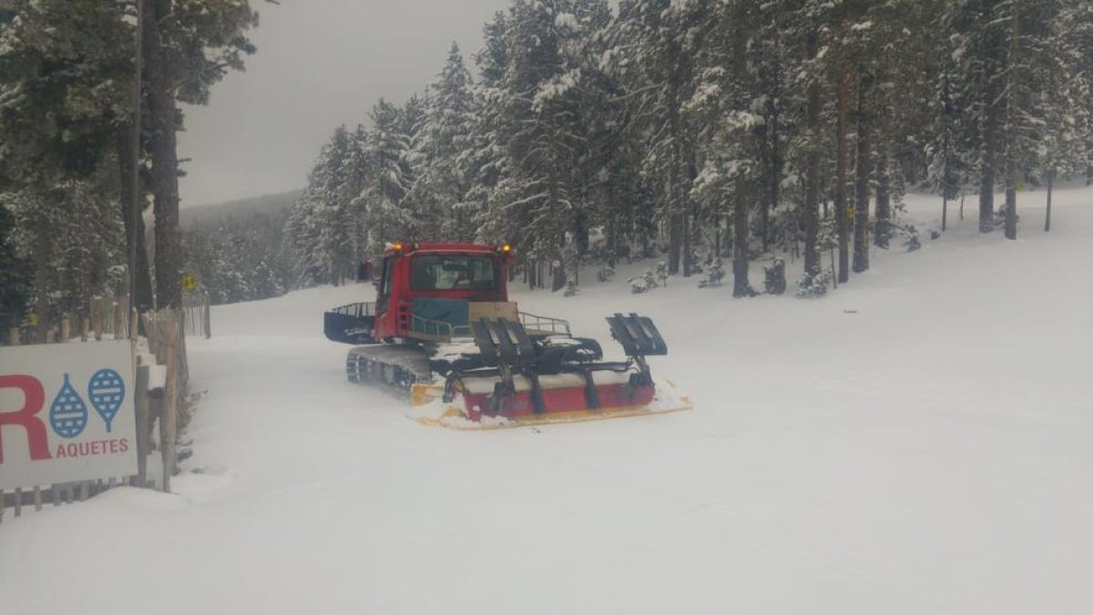 La precipitaciones de nieve dejan más de 30 centímetros en el Pirineo y Tuixent-La Vansa reabre hoy al público