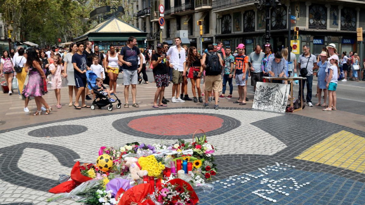 Un ram a la Rambla, després de l’atemptat l’agost del 2017.