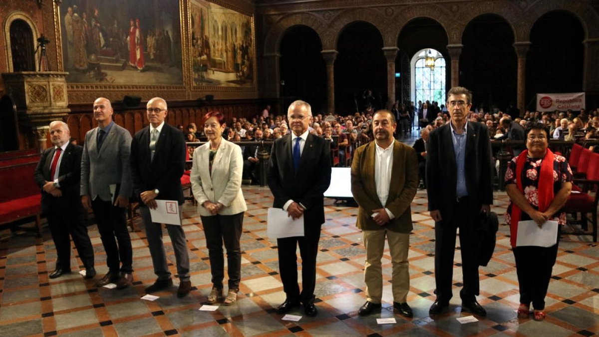 Los ocho rectores de las universidades catalanas.