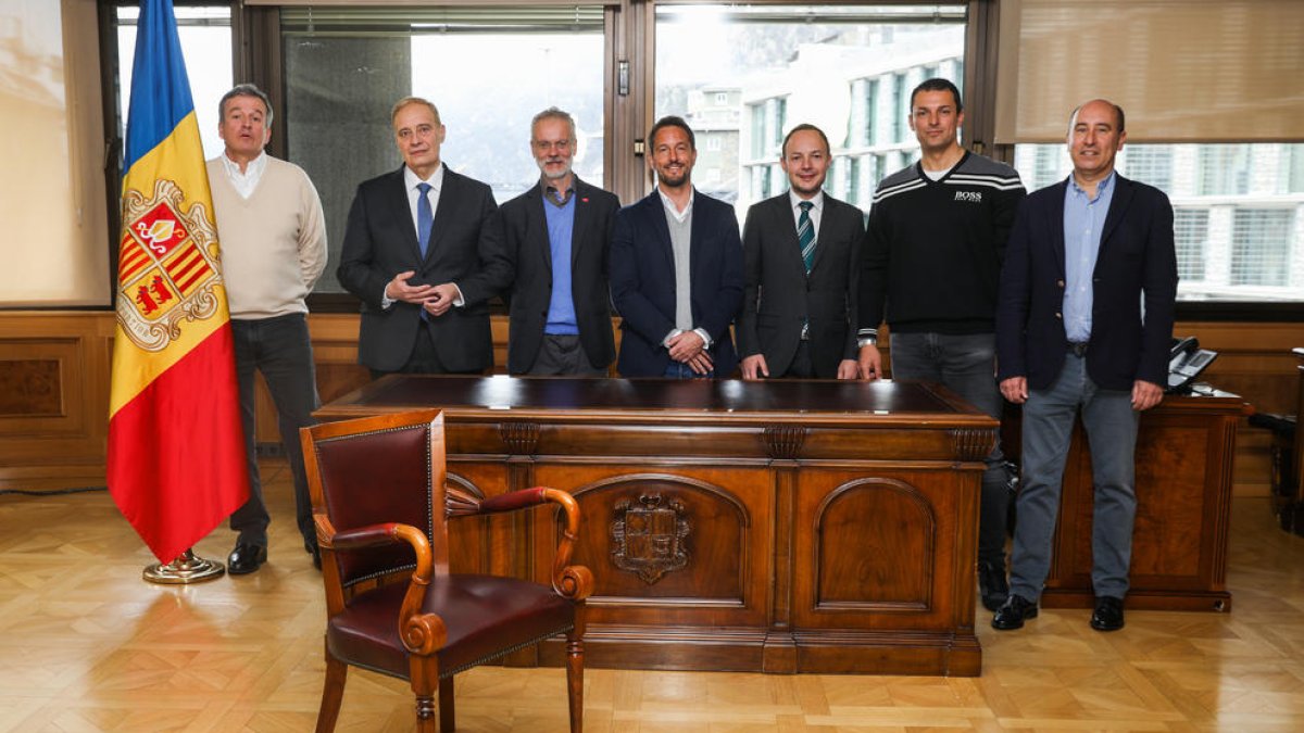 Imagen tomada ayer de los siete candidatos a sustituir a Toni Martí como Cap de Govern.