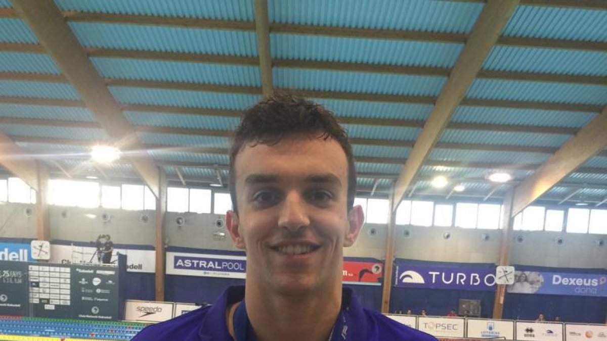 Ferran Julià, con el bronce absoluto y el oro de nadadores jóvenes.