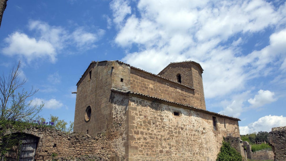 Iglesia gótica del siglo XVI de Sant Martí de Llanera, en el municipio de Torà, en la Segarra.