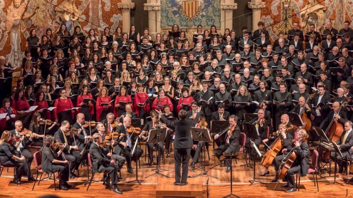 La Simfònica del Vallès i les corals estaran dirigides per Xavier Puig.
