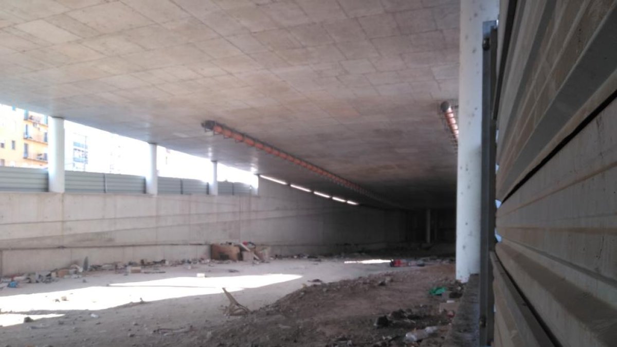 El espacio bajo el Pont de Príncep de Viana donde va la estación.