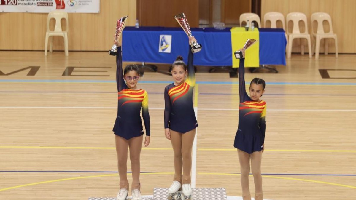 Júlia Calama, centro, flanqueada por Jana Morros y Carla Cuenca.