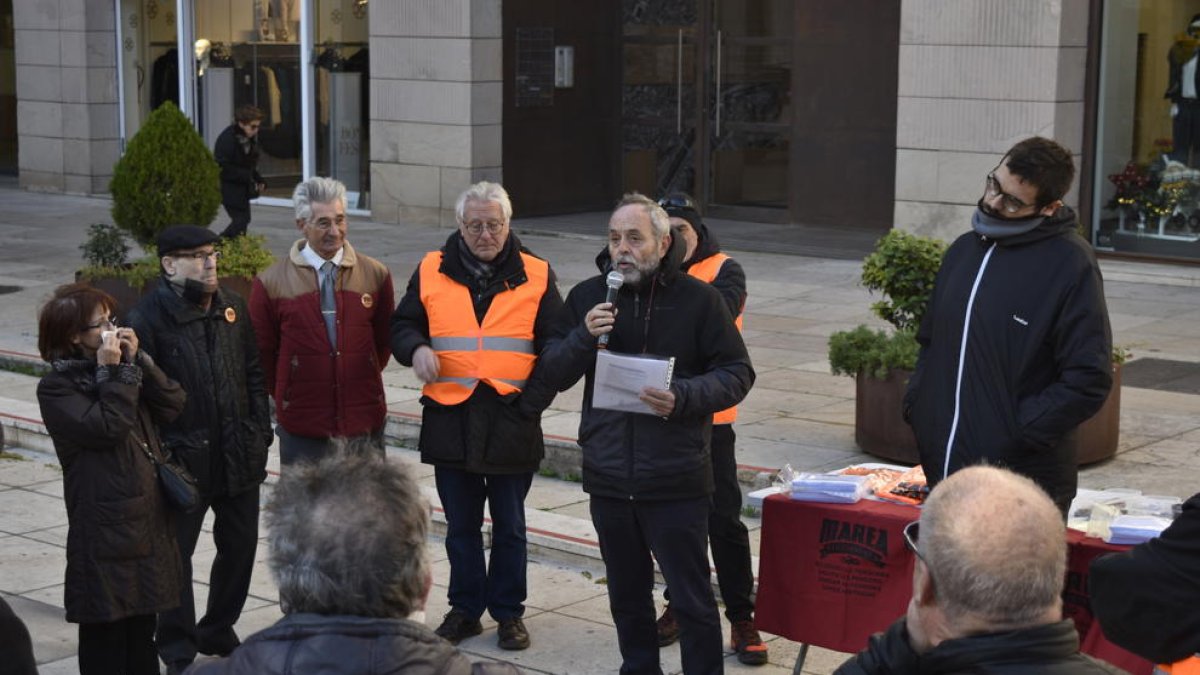 Asistentes a la asamblea de la Marea Pensionista de Lleida, ayer.