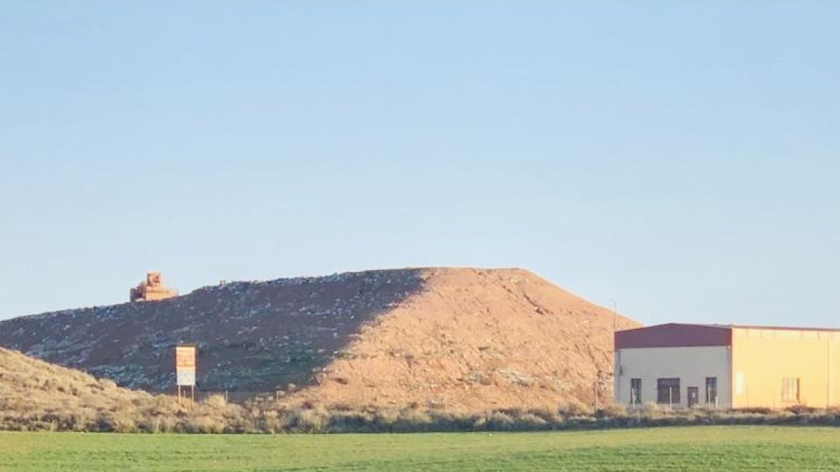 El vertedero del Baix Cinca en la partida de Cardiel.