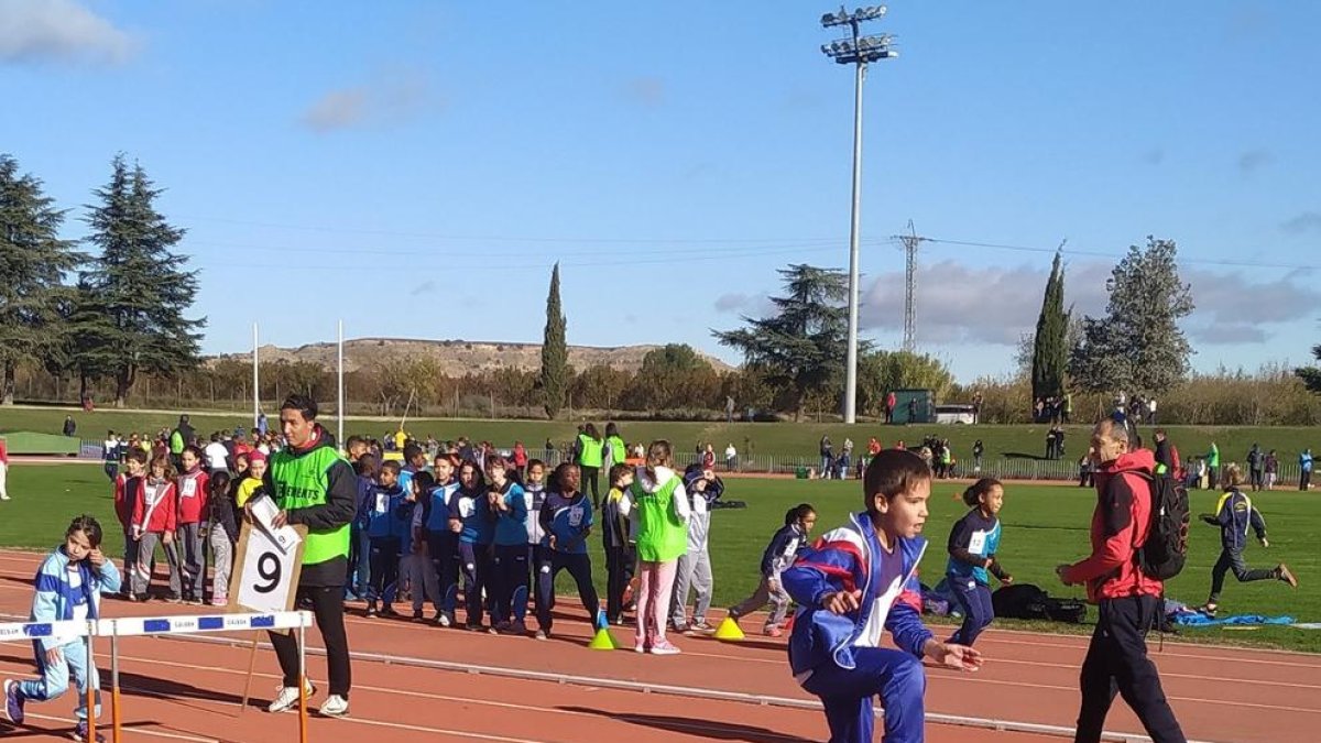 Un grup de participants a la prova de salt de tanques.