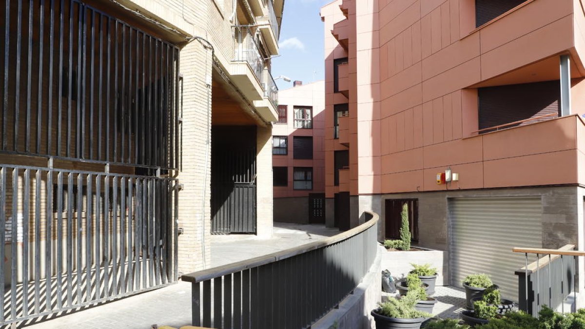 Denuncian impedimentos para que ‘sin techo’ duerman en el Barri Antic