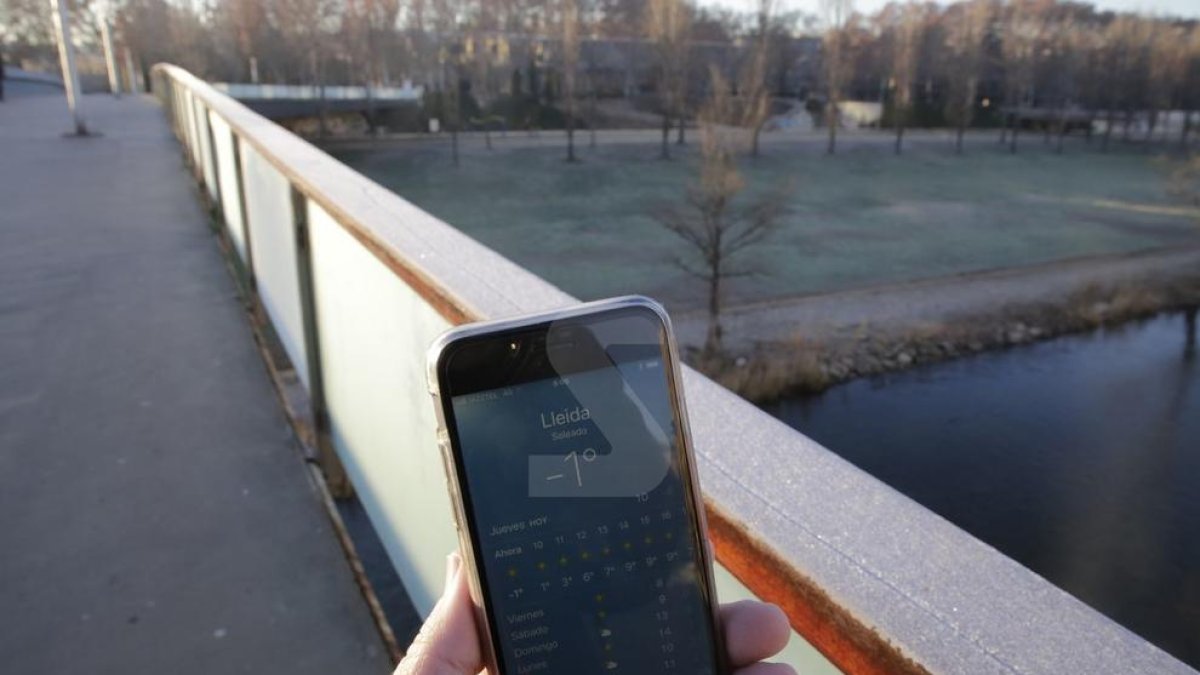 El primer temporal del invierno deja 20 cm de nieve y complica el tráfico en Arán y Pallars