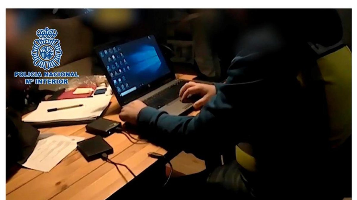 Detinguts vuit homes, un de Tarragona, per assetjar menors d’edat a través d’internet