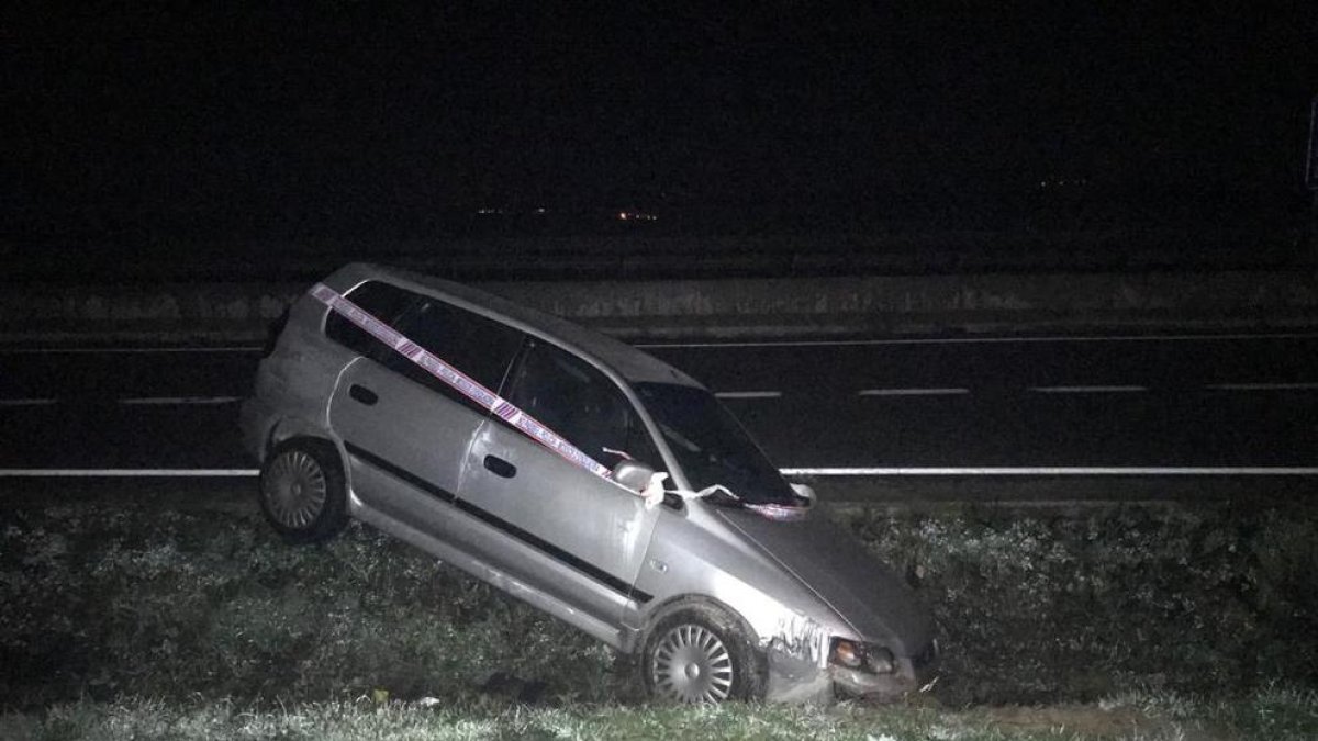 Imagen del vehículo accidentado en la A-2 en Fonolleres.