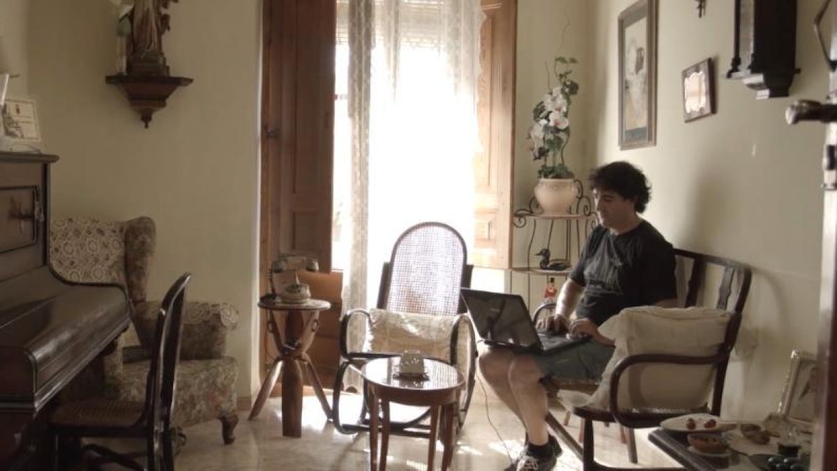 Joan Enric Reverté fue un cura católico que hoy ayuda a refugiados.