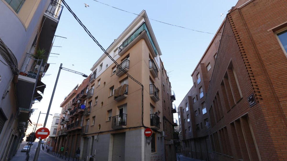 Vista general de la calle Sant Carles, donde se produjo el asalto.