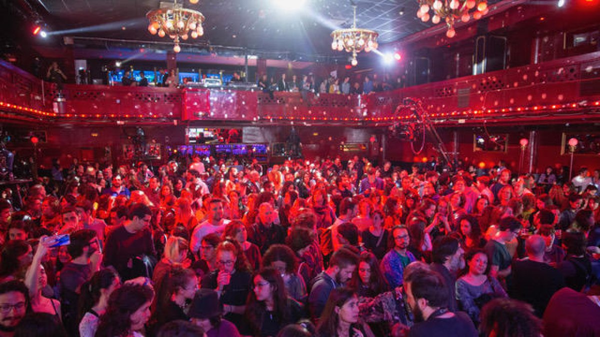 Imatge d’arxiu del 2019 de la Sala Apolo de Barcelona, atapeïda.