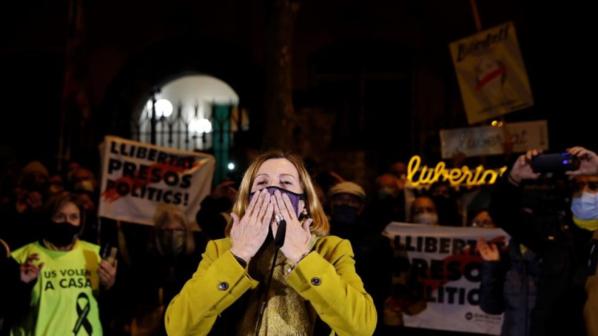 Dolors Bassa y Carme Forcadell regresaron ayer a prisión tras el auto del Tribunal Supremo.