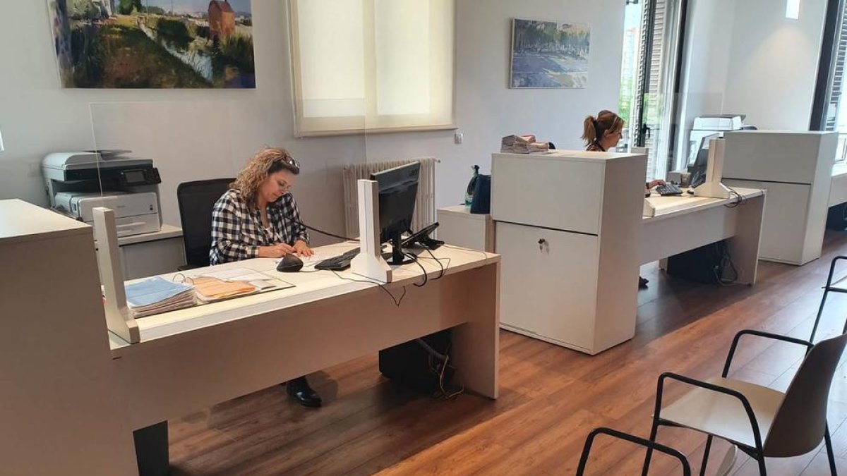 Instal·len mampares a l’Oficina d’Atenció a la Ciutadania.