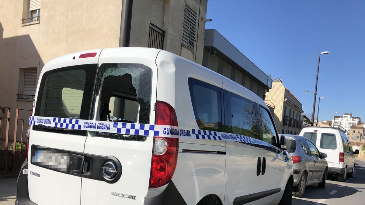 El lladre va trencar una lluna posterior per accedir a l’interior.