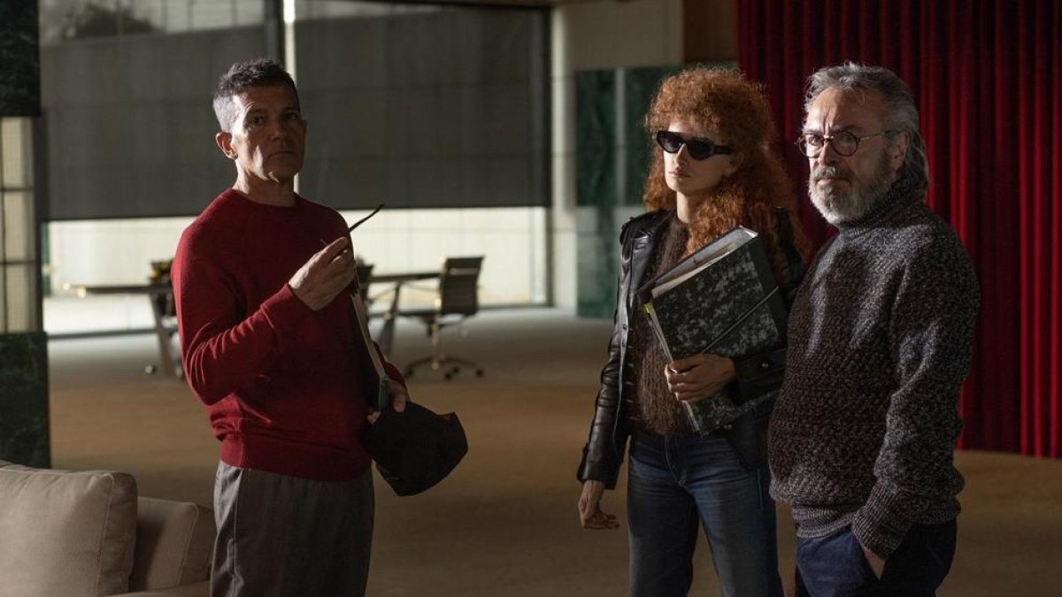 Banderas i una Penélope Cruz pèl-roja, a la seua nova pel·lícula.