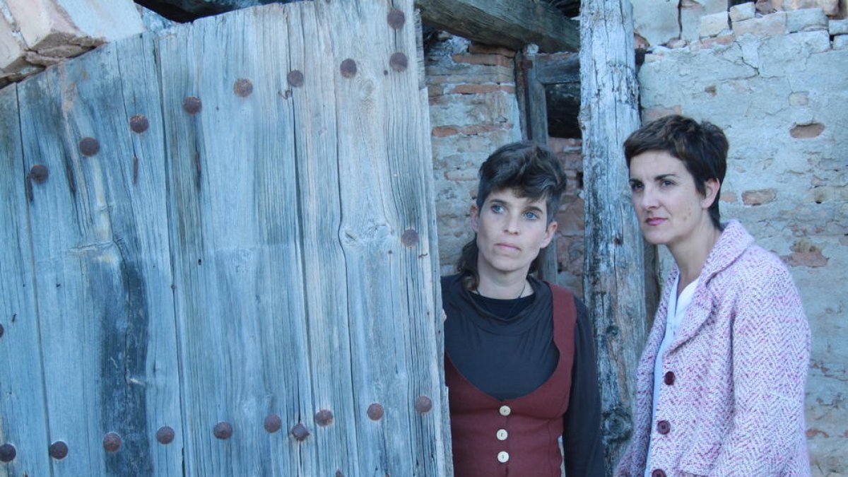 Helena Fernández i Mònica Torra són les dos actrius que donen vida a aquest drama social.