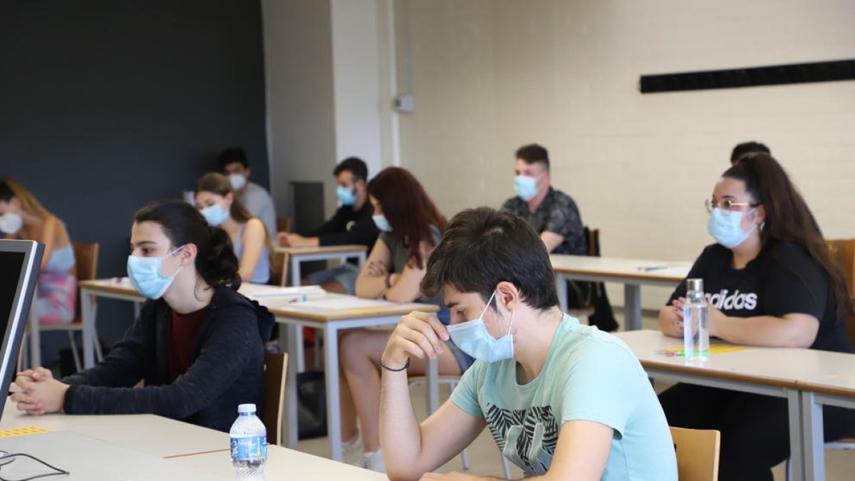 Alumnos durante la selectividad en la UdL el pasado día 7.