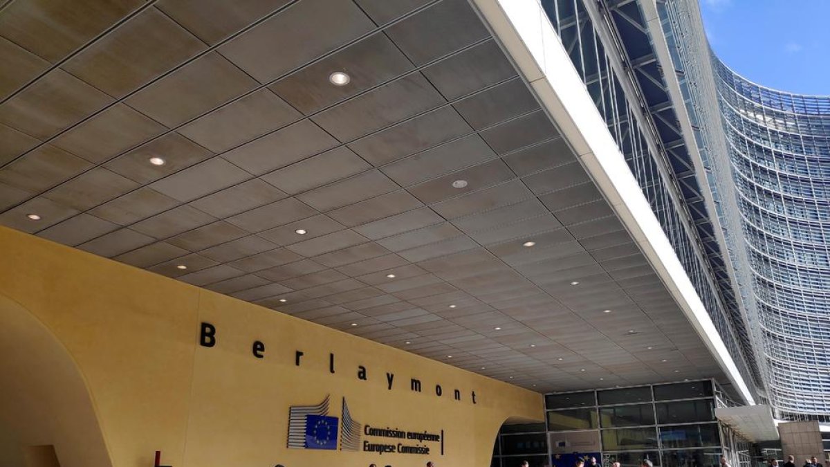 Vista de l'entrada a la seu de la Comissió Europea a Brussel·les.