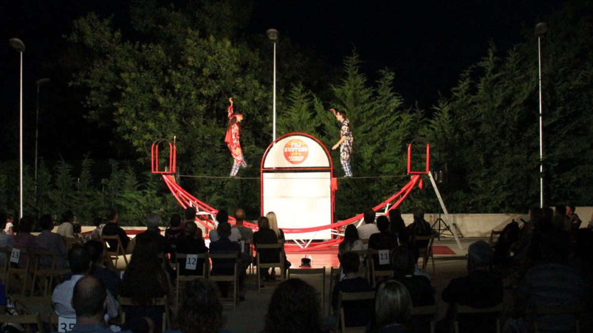 Decenas de espectadores el sábado en el espectáculo del dúo Mortelo & Manzani, en Altet.