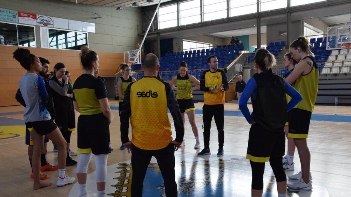 El equipo se ejercitó ayer por última vez antes de viajar hoy a Salamanca.