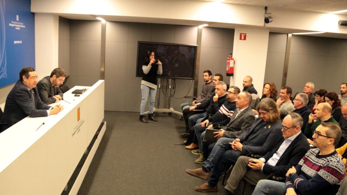 Un momento de la reunión celebrada ayer en la delegación del Govern de la Generalitat en Lleida.