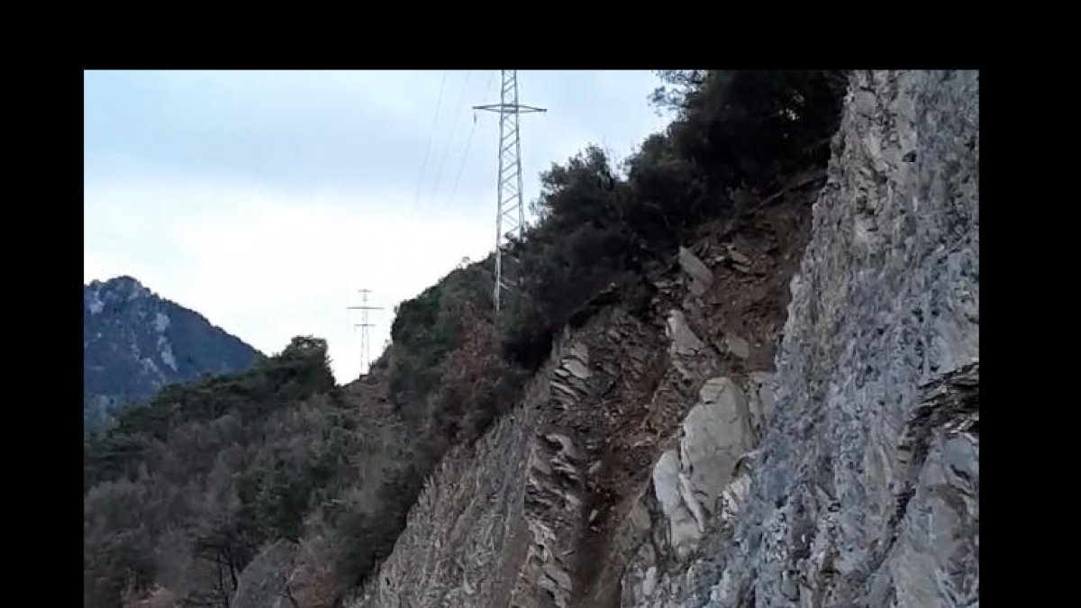 La carretera de Tírvia on ahir es van registrar despreniments.