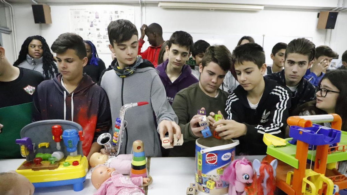 Alumnos del INS Lladonosa, en la campaña del año pasado.