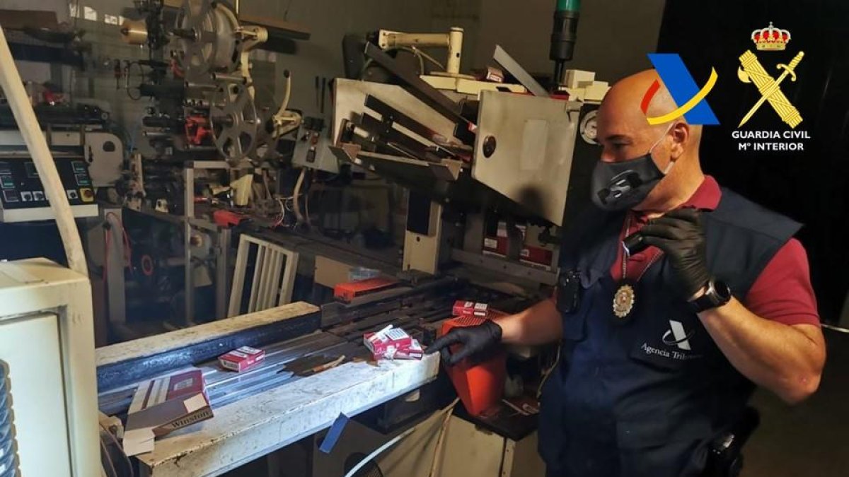 La fàbrica, instal·lada en una antiga granja de les Borges, tenia capacitat per a 14 treballadors.