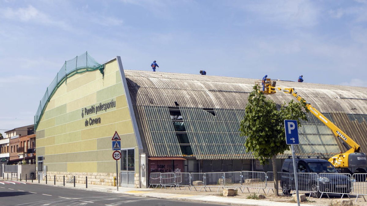 Imatge de les obres al pavelló poliesportiu de Cervera.