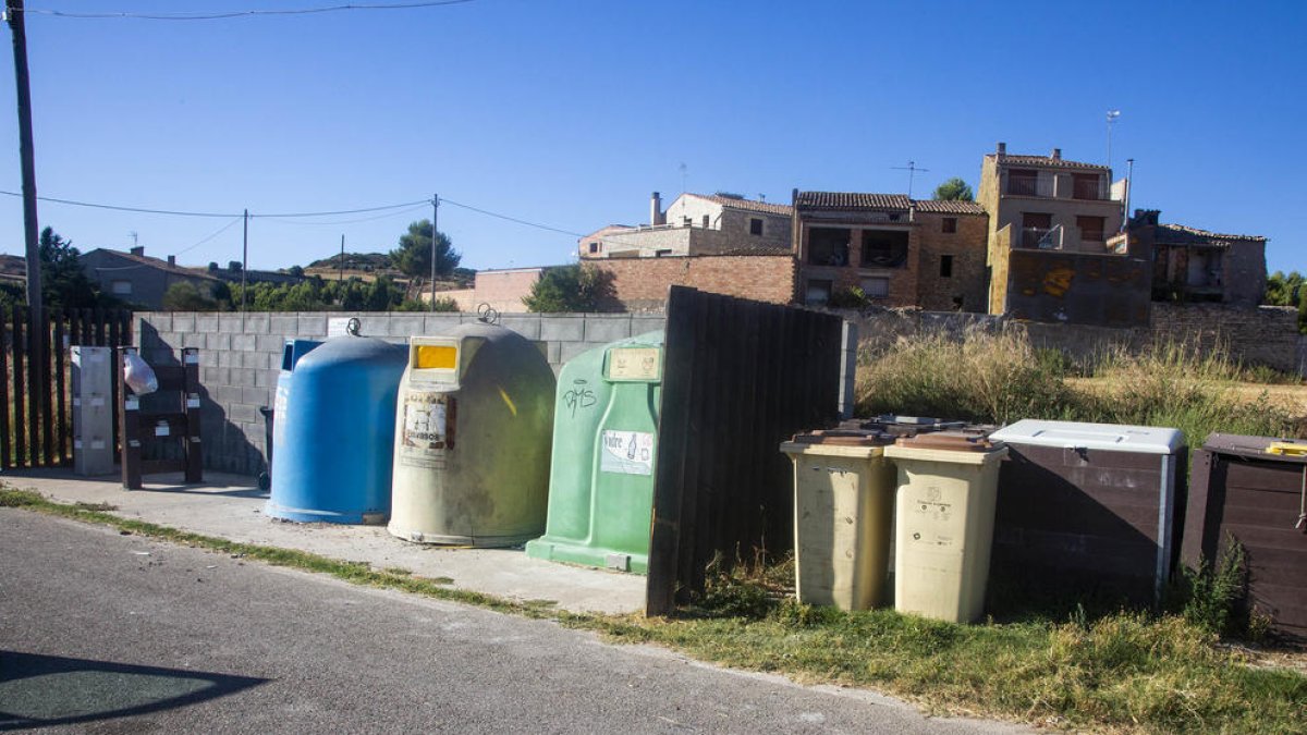 Punt de reciclatge al nucli de Vergós.