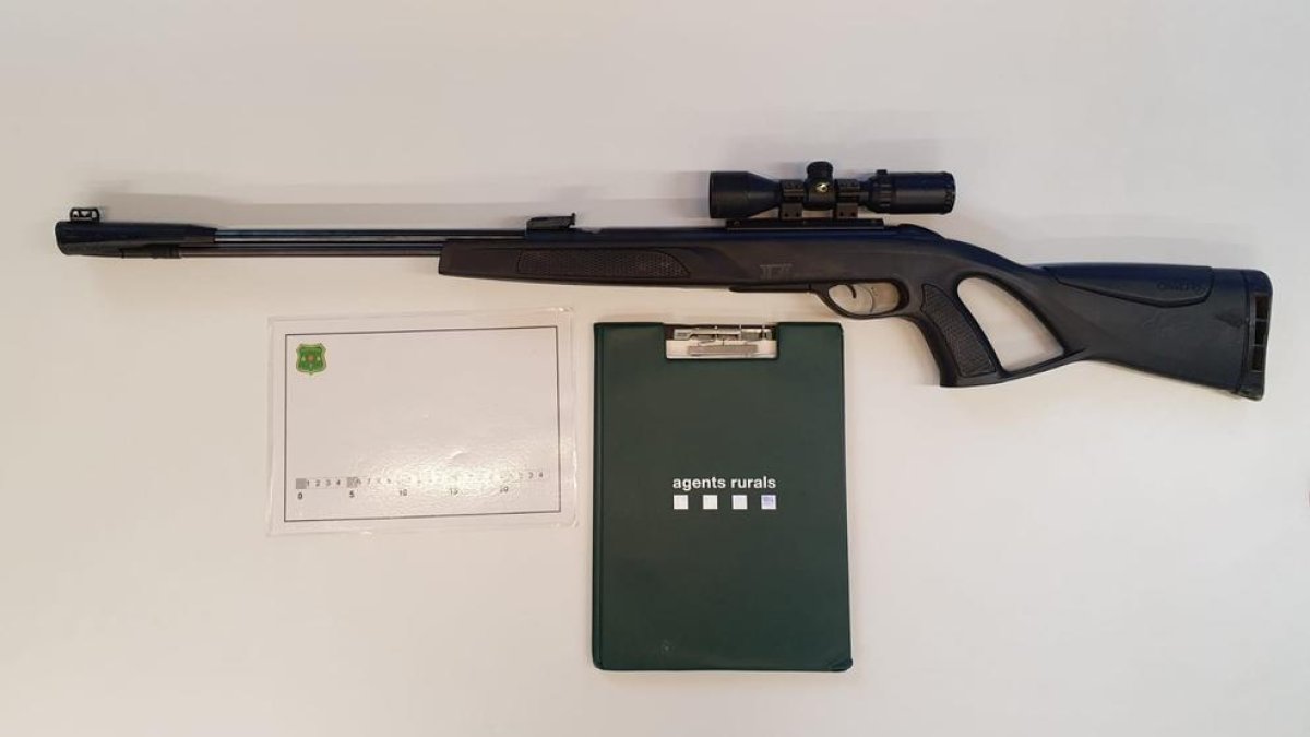 Els Agents Rurals van decomissar l’escopeta a l’infractor.