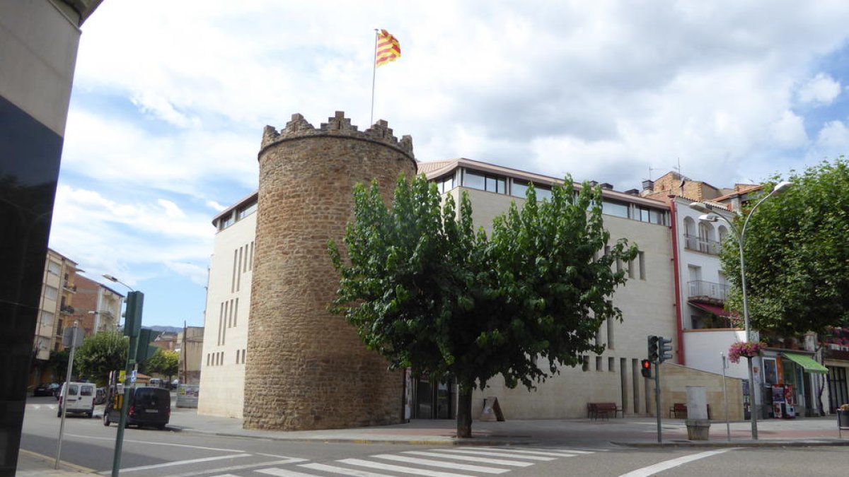 Torre de la antigua muralla de la capital de Tremp.
